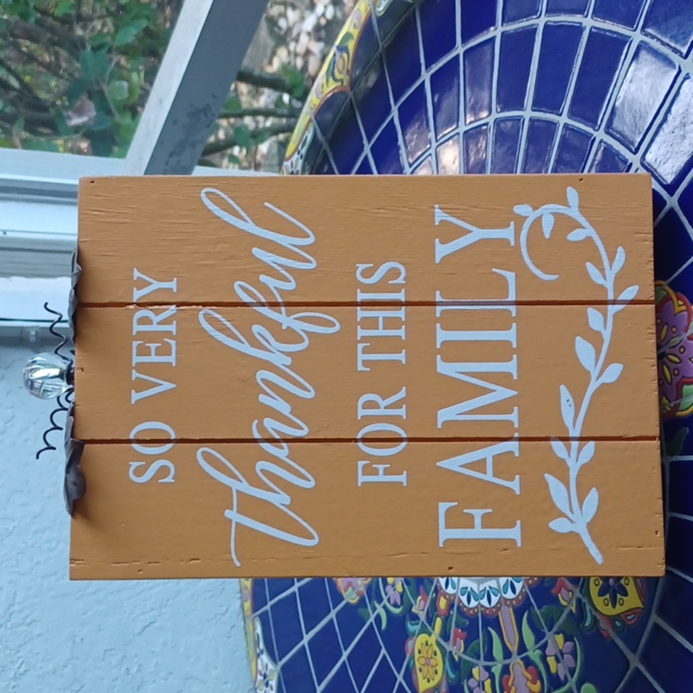 "Thankful For This Family" Sign